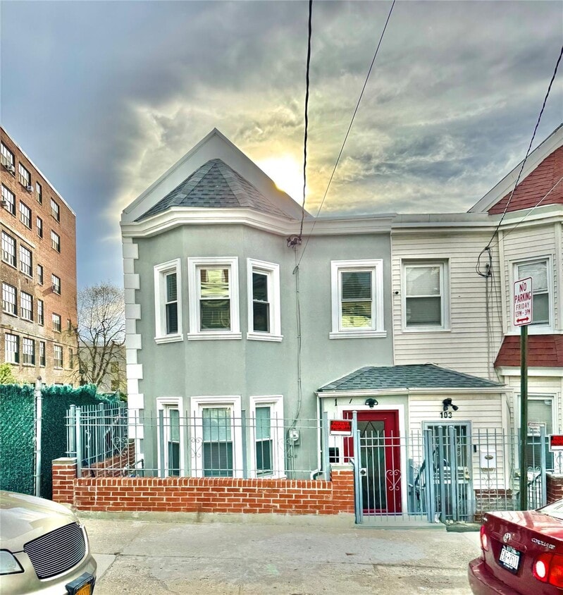 Primary Photo - 103 Waverly St