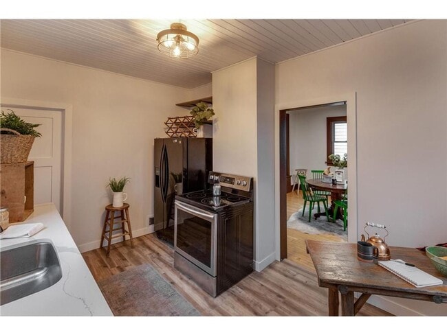 Building Photo - 2 Bedroom, 1 Bathroom Single-Family Home w...