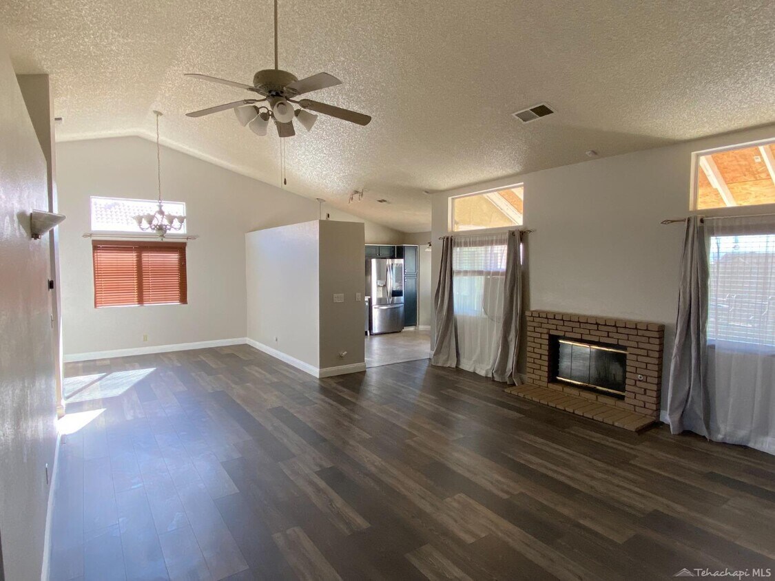 Foto del edificio - 1440 Ridgecrest Ct