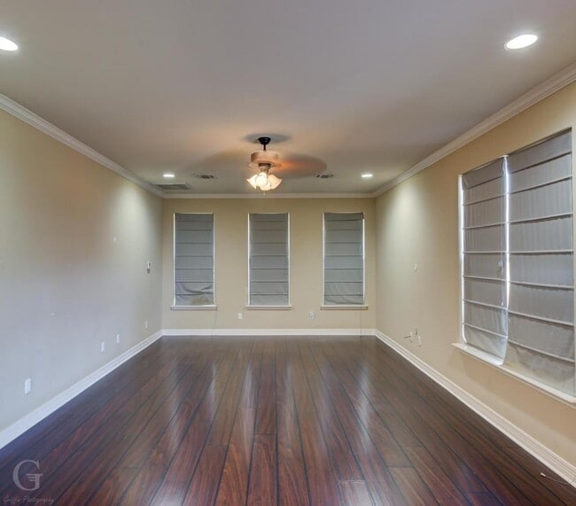 Building Photo - 506 Linnhurst Dr
