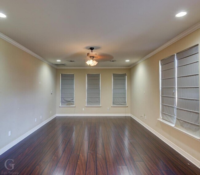 Foto del edificio - 506 Linnhurst Dr