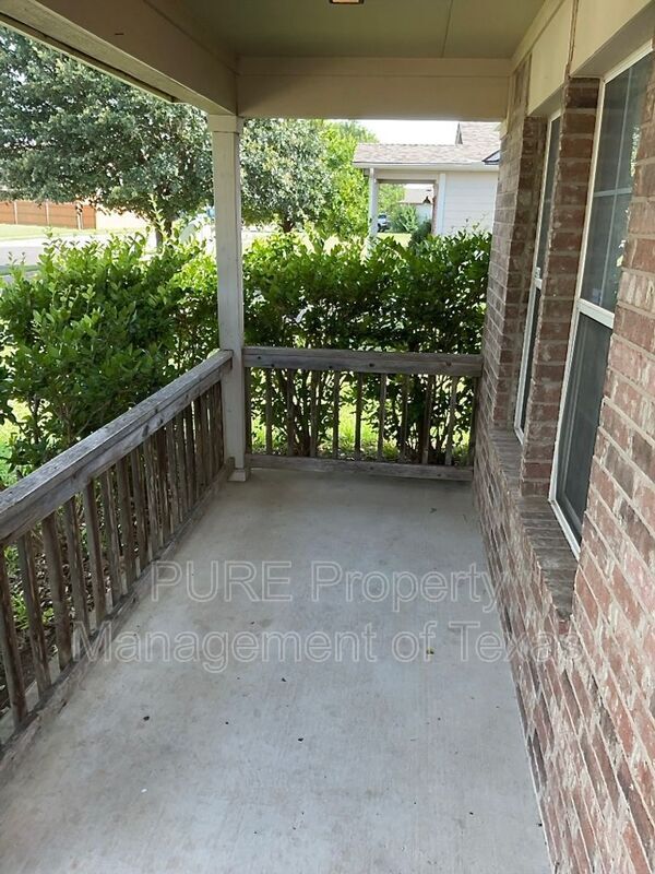 Building Photo - 210 Delby St