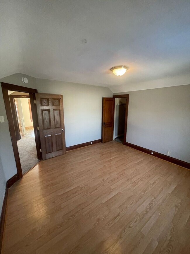 Building Photo - 3 Bedroom 1.5 Bath Single Family