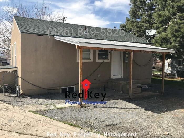 Building Photo - Unit B Duplex w/Garage