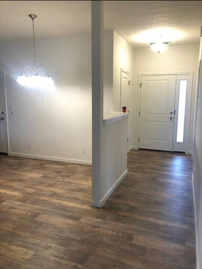 Foto del edificio - FENCED BACKYARD - 3 Bedroom 2 Bath house plus den/office