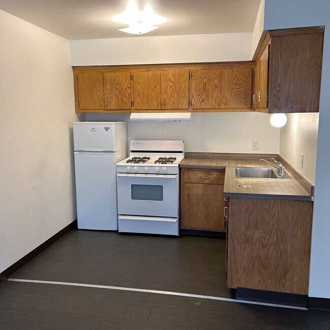 Foto del edificio - 210 N Summit St