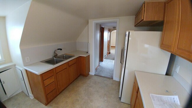 Kitchen - 2108 Langley Ave