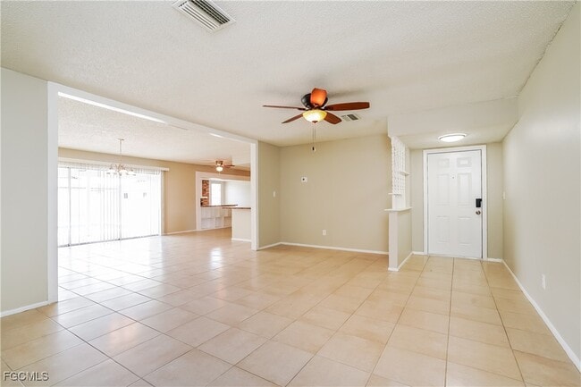 Foto del edificio - 605 SE 35th St