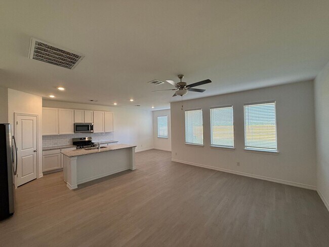 Foto del edificio - Beautiful Brand New 4 Bedroom Home in Must...