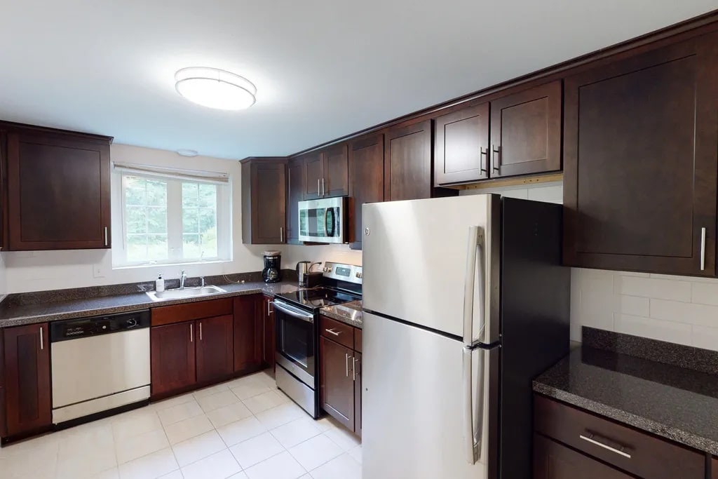 Primary Photo - 21 Captain Parker Arms