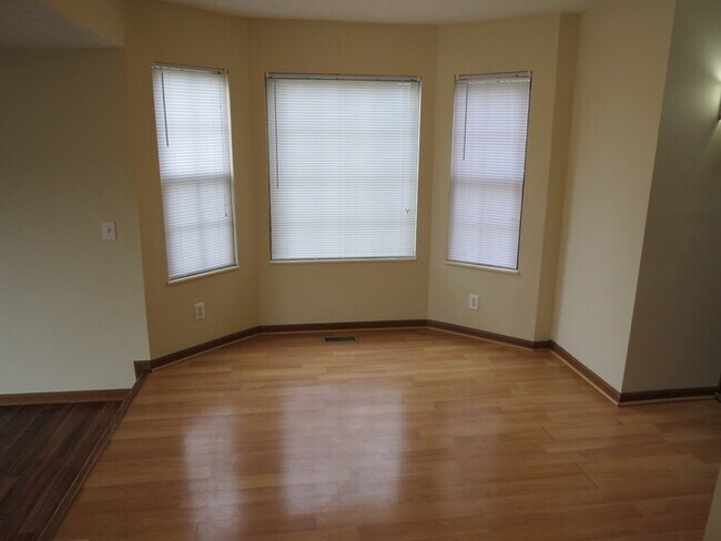 Foto del edificio - 1700 Rock Creek Dr
