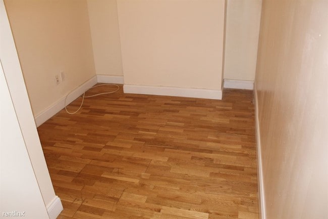 Building Photo - 235 W 107th St