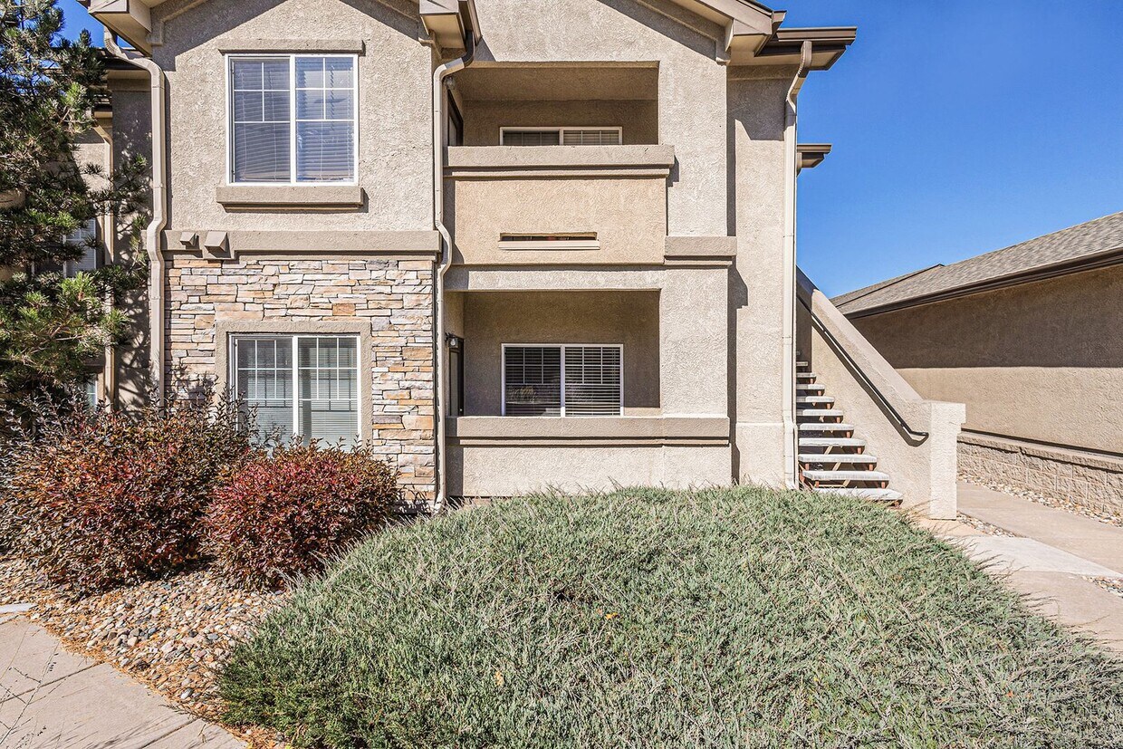 2 bedroom Condo in a gated community. 1 Ca... - 2 bedroom Condo in a gated community. 1 Ca...
