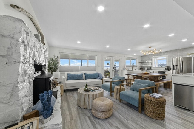 Building Photo - 260 E Driftwood Shores Rd