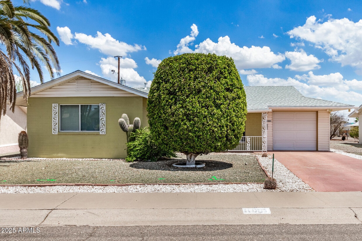 Foto principal - 11001 N 109th Ave