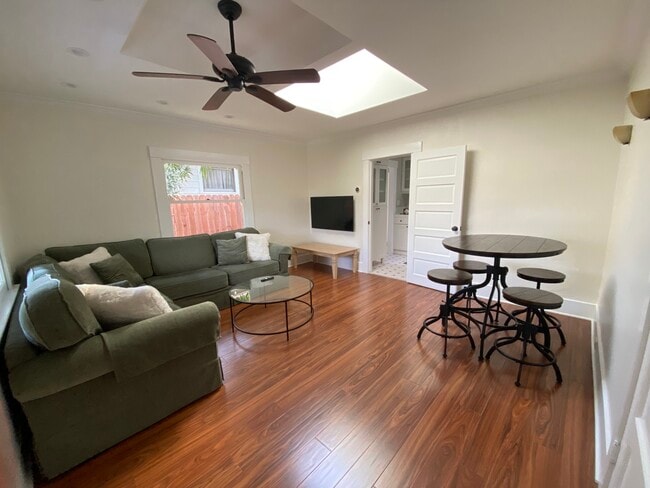 Foto del edificio - 1027 Chino St