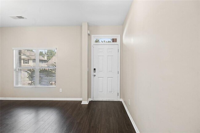 Building Photo - 462 Fredrick Dr