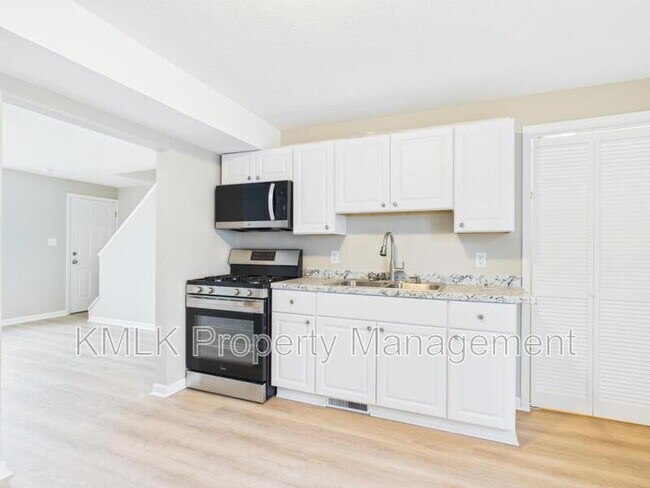 Building Photo - 9042 Maple Grove Rd