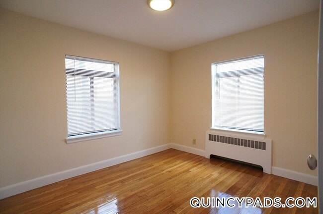 Building Photo - 429 Newport Ave