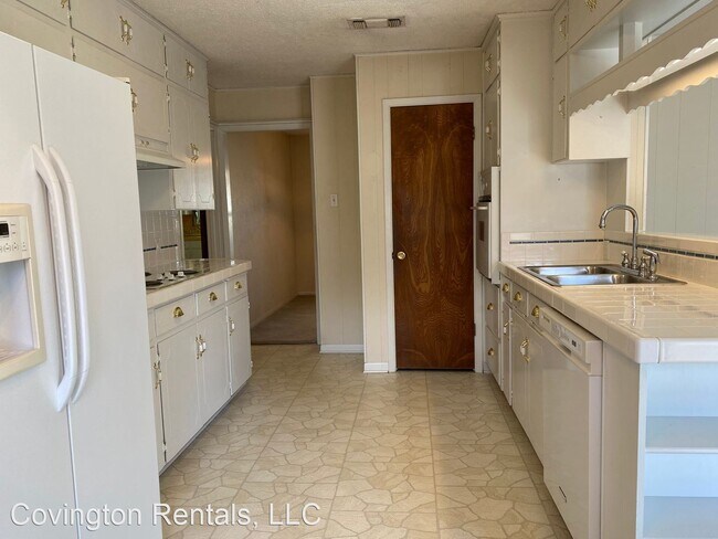 Building Photo - 3 br, 2 bath House - 404 Lake Rd