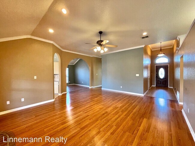 Building Photo - 4 br, 2 bath House - 607 Mustang Trail