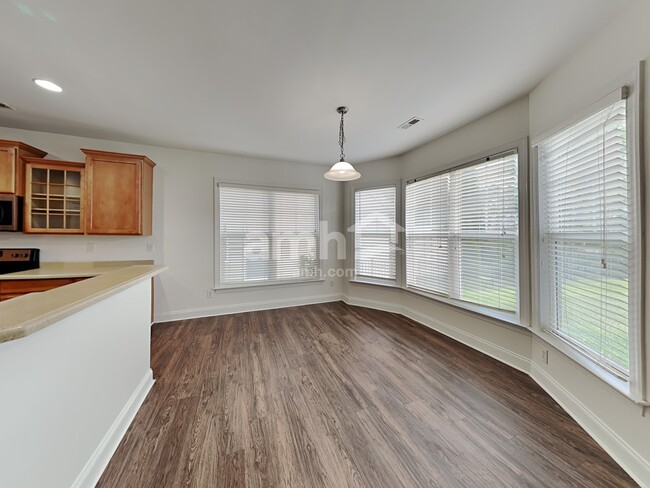 Foto del edificio - 3041 Scottcrest Way