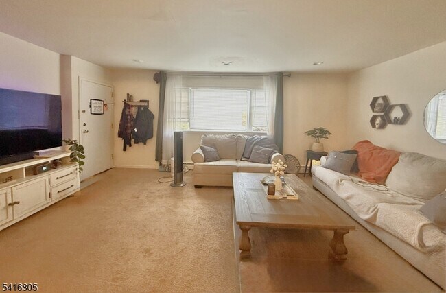 Foto del edificio - 2467 NJ-10