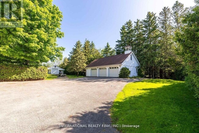 Photo du bâtiment - 138 Columbus Rd W