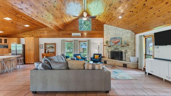 Foto del edificio - 302 Shangrila Ln