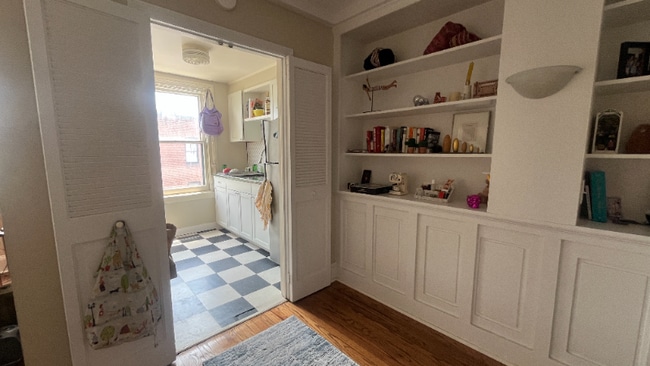 Building Photo - 23 E Eager St