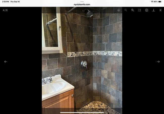 Foto del edificio - 183 Merrill Ave