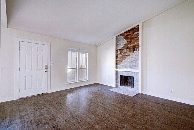 Foto del edificio - 6407 Auburn Dr