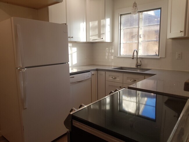 Building Photo - 2038 Sherman Ave unit 2B