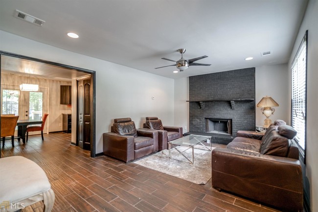 Building Photo - 948 Silverwood Dr