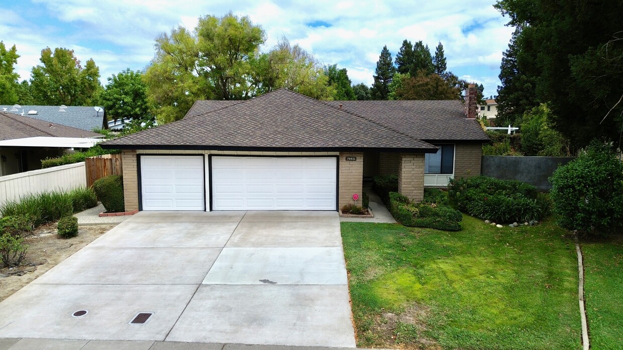 Building Photo - 7865 Rush River Dr