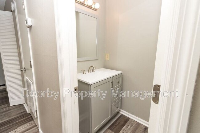 Foto del edificio - 5238 Donlyn Dr