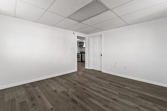 Building Photo - 730 E Washington St