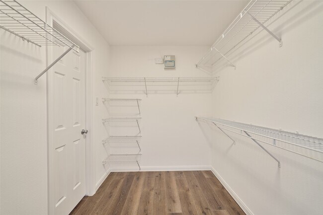 Building Photo - 3501 Buckingham Ln