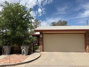 Building Photo - 504 E University Ave