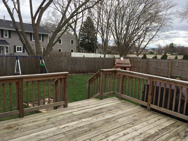 Large deck and fenced in yard - 1420 Marie St