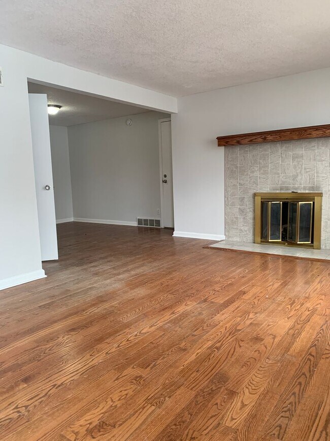 Foto del edificio - Your Next Home Awaits: 4BR/2BA in Desirable Prairie Village Location!