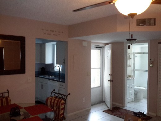 Foto del edificio - Furnished 2/2 with private patio
