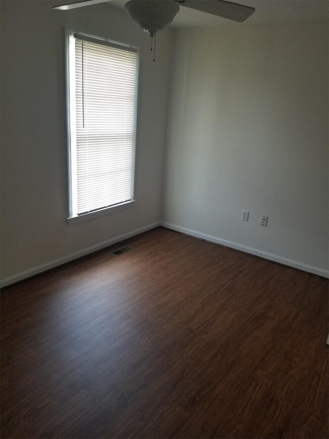 Foto del edificio - 1455 Cedar Dr
