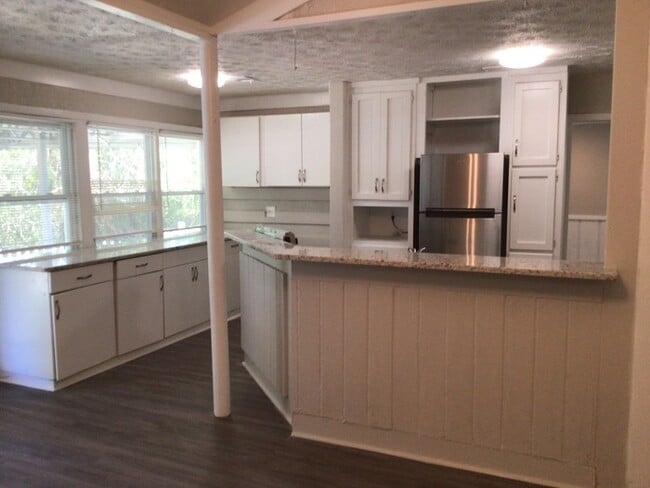 Building Photo - 32 Woodland Dr