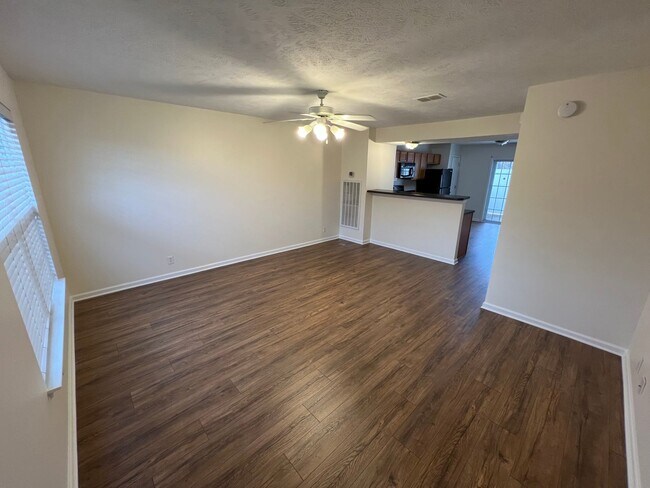 Foto del edificio - COMING SOON in JUNE !  Townhouse in Cottages Of Willowbrook -MTSU
