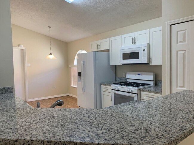 Building Photo - 4/2 beautifully remodeled home in Clermont!
