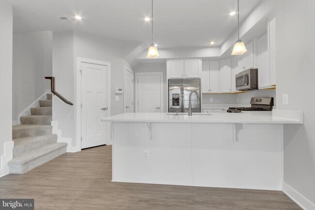 Building Photo - 42587 Burbank Terrace