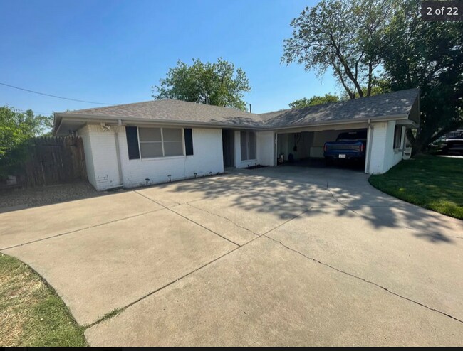 Foto del edificio - 2410 SW 26th Ave