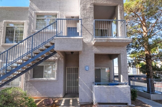 Building Photo - 2 bedroom remodeled condo in the Henderson area towards green valley