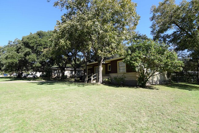 Foto del edificio - 1417 Live Oak Dr
